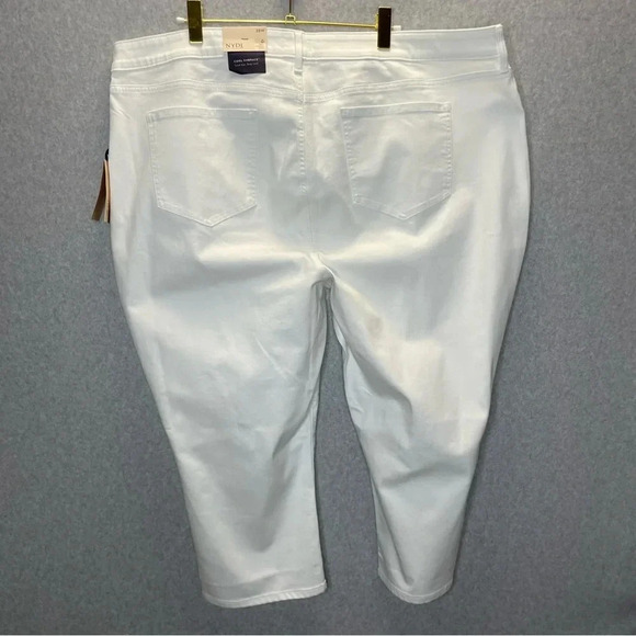 NYDJ Chloe Capri Optic White Jeans in Plus Size - Picture 10 of 11